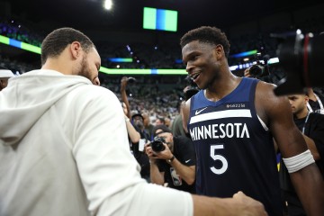 开云体育登录-爱德华兹：库里是我兄弟&amp;我爱他的一切 他是最伟大控卫 不太懂rap