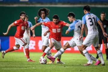 开云体育在线-超长加时绝杀被吹 没大牌的广州德比还是内味儿