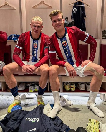 开云体育登录-你也有小鸟依人的时候？哈兰德与瑟洛特的合照引发关注